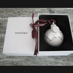 PANDORA ~ 2018 Snowflake Christmas Ornament ~ White & Silver w Pandora Tag ~ EUC